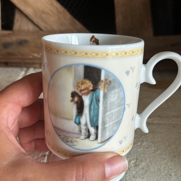 1987 Bessie Pease Gutmann Footed Mug Girl With Dog "Good Morning “ H1929 - Picture 2 of 6